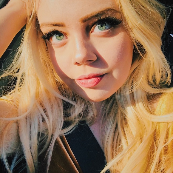 Meet your Posher, Alyssa - Picture 1 of 1